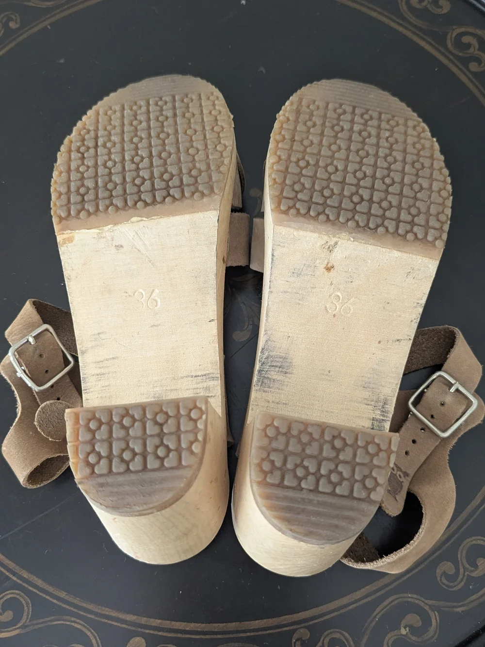 Sandgrens tan suede